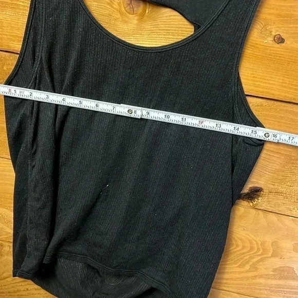 LULULEMON Women’s BLACK TANK Lg open triangle back loose fit workout yoga sporty - Picture 5 of 5